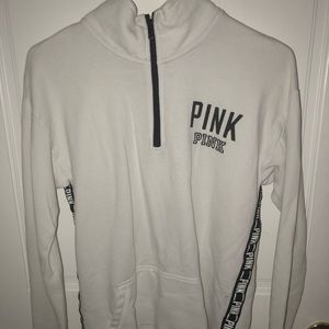 PINK fleece (white)🙌🏽 runs big feels like a S/M